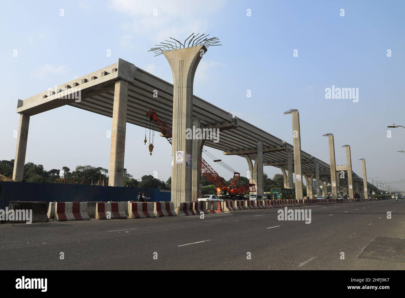 Dhaka, Bangladesh. 13th Jan 2022. Dhaka Elevated Expressway (DEE) area di costruzione a Banani. (Credit Image: © MD Manik/SOPA Images via ZUMA Press Wire) Foto Stock