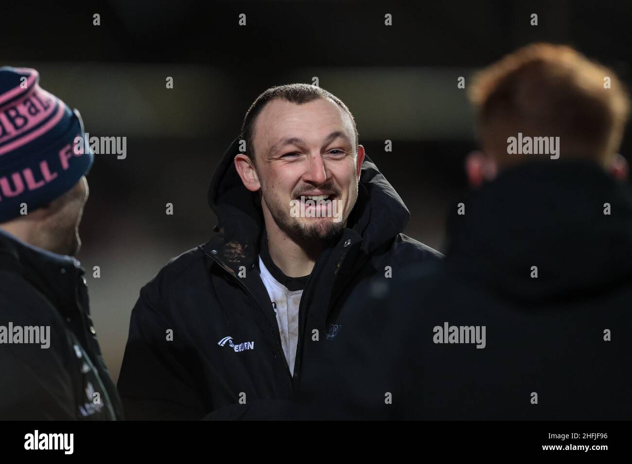 Bradford, Regno Unito. 16th Jan 2022. Matty Dawson-Jones (2) di Bradford Bulls parla con Brett Hodgson Head Coach of Hull FC dopo la partita a Bradford, Regno Unito, il 1/16/2022. (Foto di James Heaton/News Images/Sipa USA) Credit: Sipa USA/Alamy Live News Foto Stock