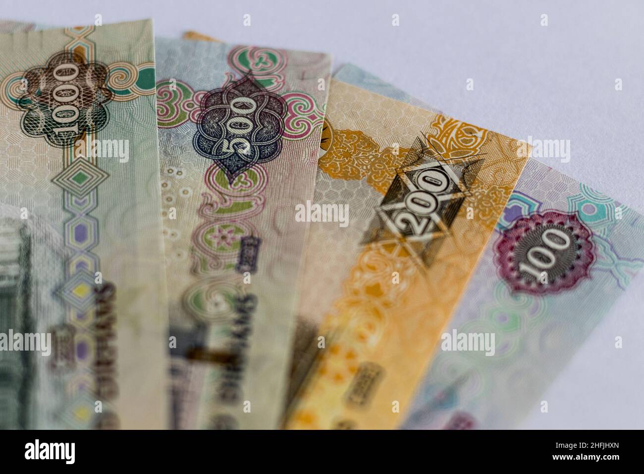 Banconote degli Emirati Arabi Uniti di 1000, 500, 200 e 100 tagli Foto Stock