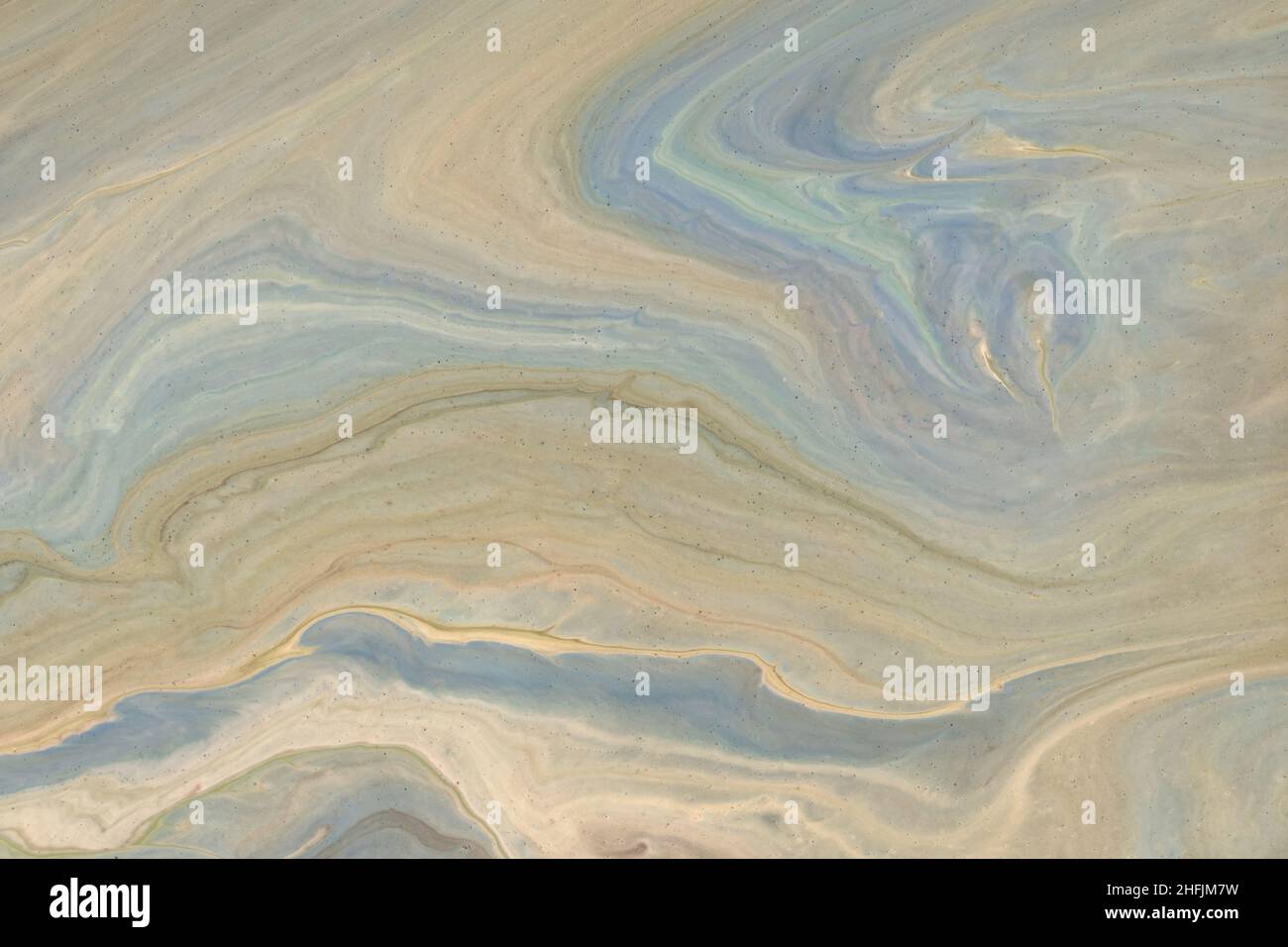 Astratto fluido arte sfondo beige chiaro e blu colori. Marmo liquido. Pittura acrilica con gradiente grigio e spruzzi. Sfondo acquerello con wav Foto Stock