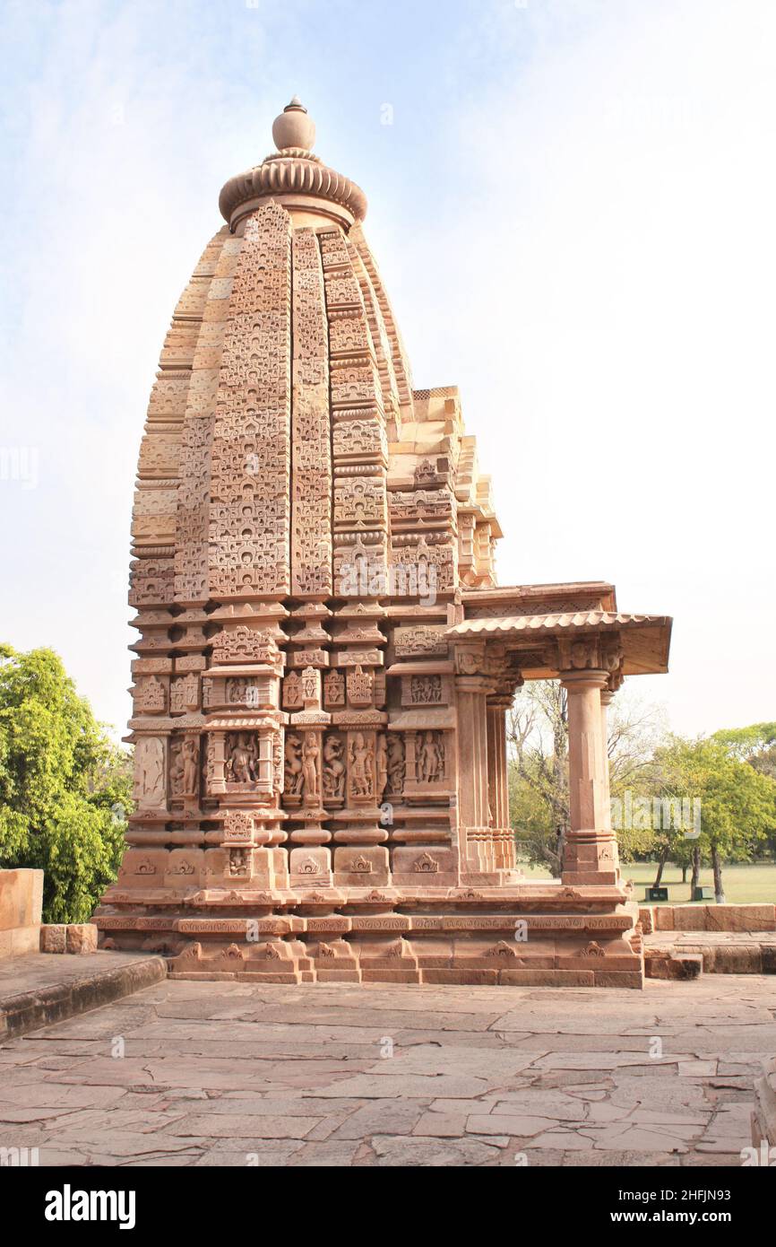 Antico tempio in pietra a Khajuraho, Madya Pradesh, India. Sito patrimonio dell'umanità dell'UNESCO Foto Stock