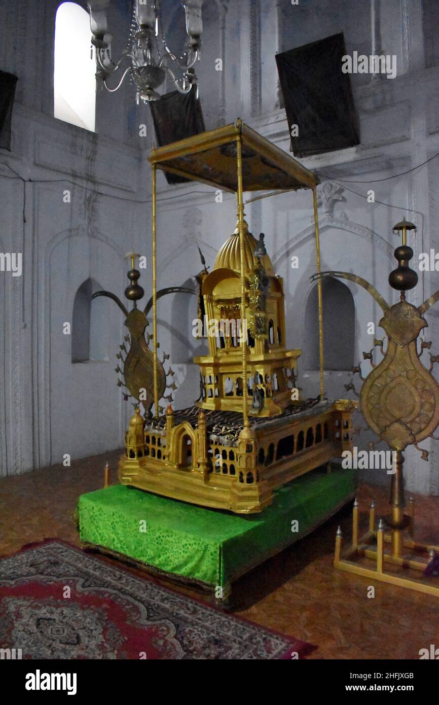 Tazia costruita durante Muharram, all'interno di Chota Imambara, Husainabad, Tahseen Ganj, Lucknow, Uttar Pradesh Foto Stock