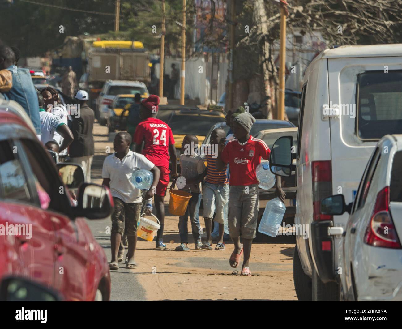 Senegal, Africa - Feb, 2019: La vita quotidiana per le strade di Dakar. Africa. Foto Stock