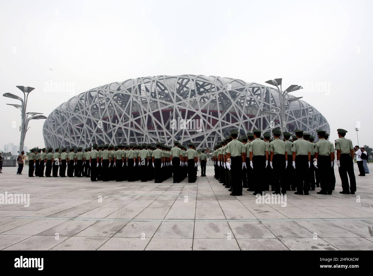 Cerimonia di apertura Eršffnungsfeier im Olympiastadion Olympische Sommerspiele 2008 a Pechino giochi olimpici estivi a Pechino 2008 Stadio della cerimonia di apertura dei giochi olimpici invernali 2022 NationalStadium © diebilderwelt / Alamy Stock Foto Stock