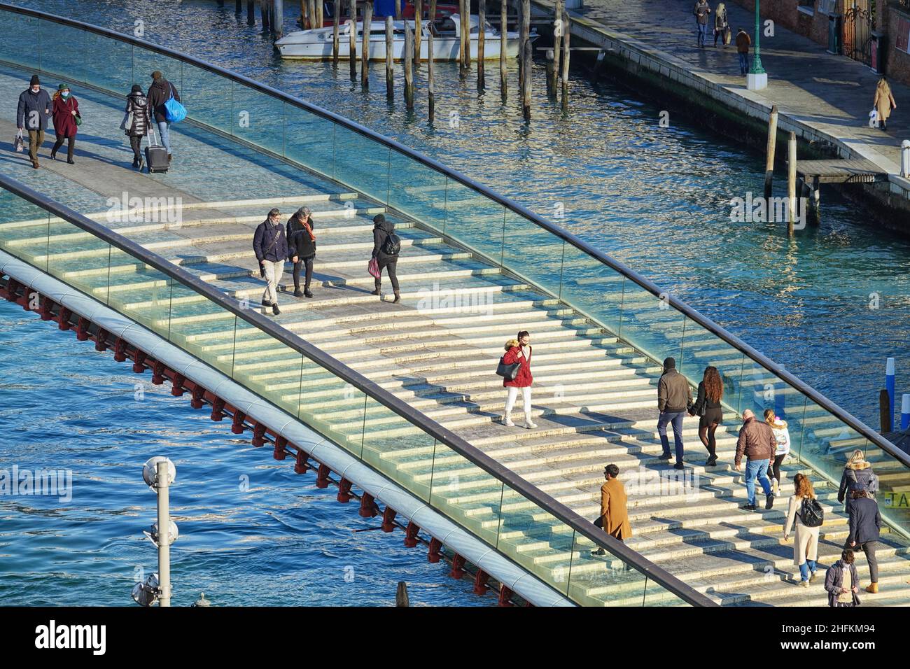 Ponte della Costituzione sul Canal Grande, questo ponte progettato da Santiago Calatrava collega la Stazione di Santa Lucia a Piazzale Roma. Venezia, io Foto Stock