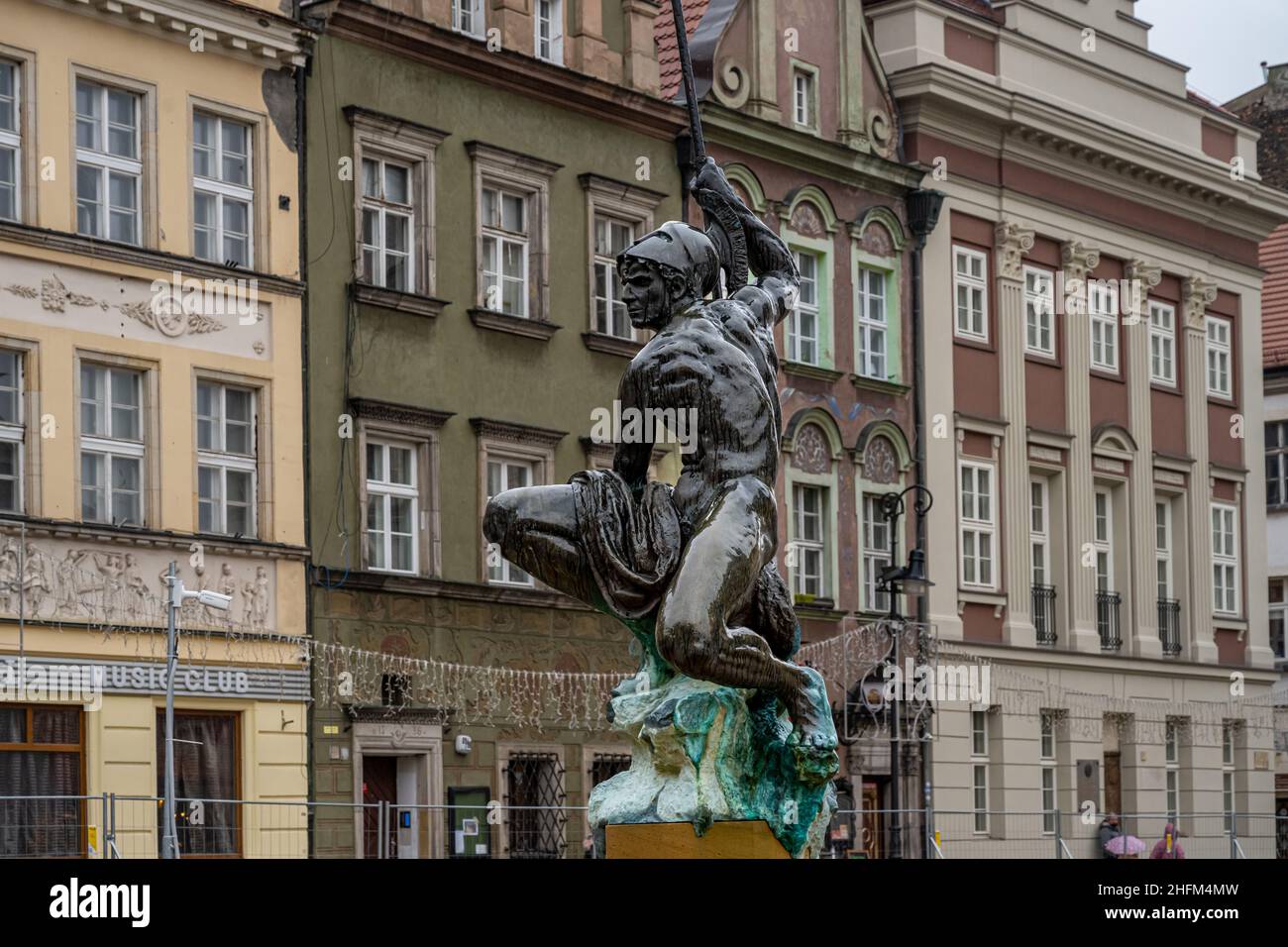 4 gennaio 2021 - Poznan, Polonia: La Fontana di Marte - una delle quattro fontane sul vecchio mercato di Poznan, si trova sul lato nord-ovest della rinascimentale Piazza del mercato di Poznan Foto Stock