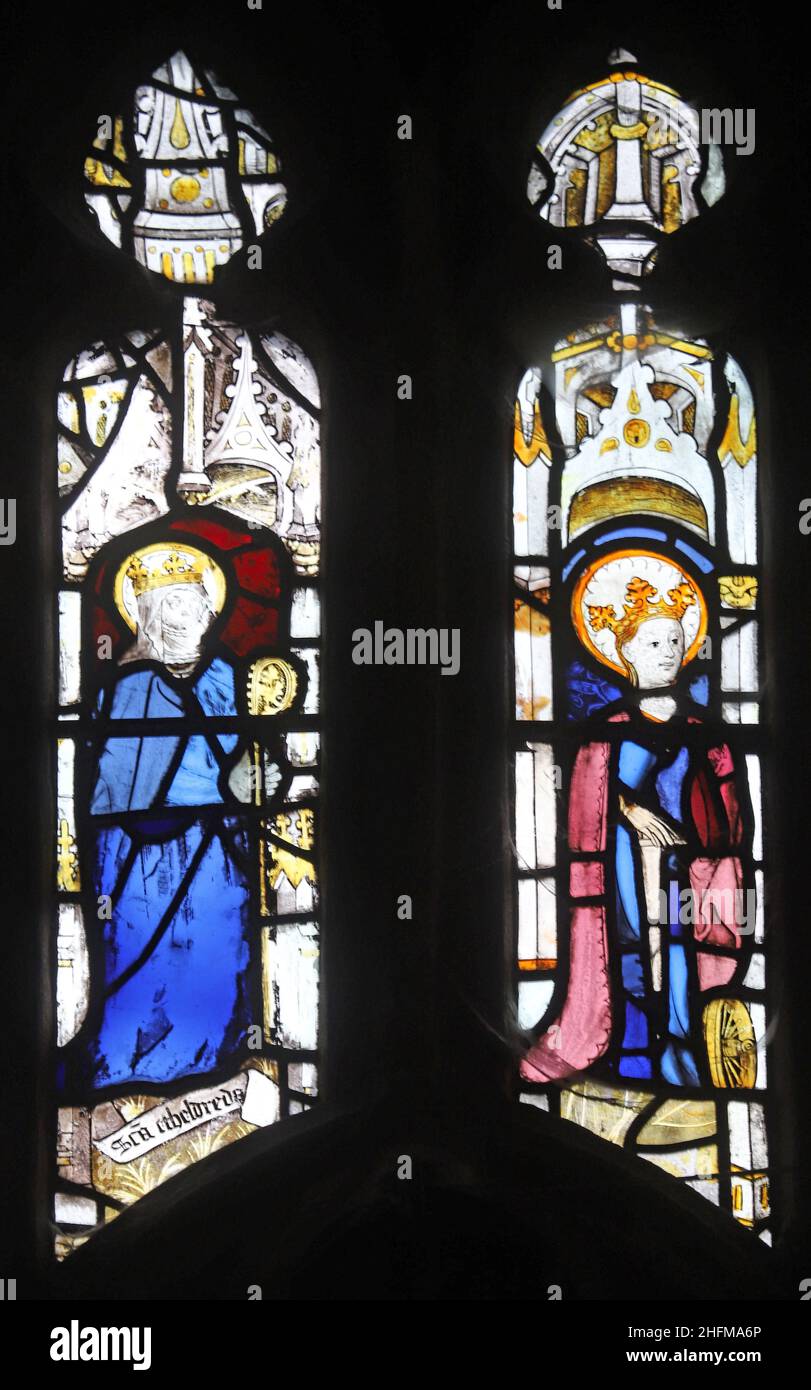 Vetrate medievali, 15th Cenrury; St Ethedreda e Catherine; St John the Baptist Church, Stamford, Lincolnshire Foto Stock