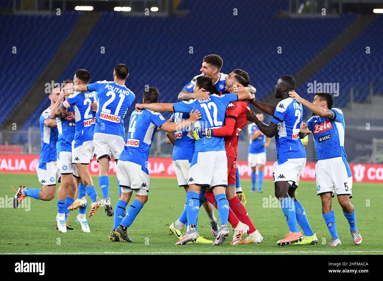 Foto Alfredo Falcone - LaPresse17/06/2020 Roma ( Italia)Sport CalcioJuventus - NapoliFiinale Coppa Italia Coca Cola 2019 2020 - Stadio Olimpico di RomaNella foto:sultanza napoliPhoto Alfredo Falcone - LaPresse17/06/2020 Roma (Italia)Sport SoccerJuventus - NapoliItaliano coca cola coppa finale Match 2019 2020 - Olimpico di napoli festeggia lo Stadio Olimpico di Napoli Foto Stock