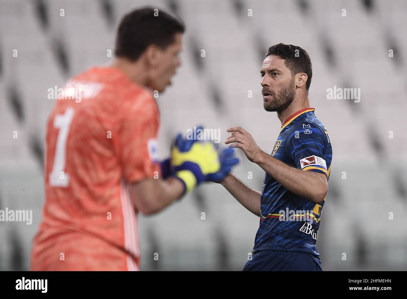 Foto LaPresse - Fabio Ferrari 26 Giugno 2020, Torino, Italia Sport Calcio Juventus FC vs Lecce - Campionato di calcio Serie A TIM 2019/2020 - Stadio Allianz. Nella foto:Andrea Rispoli(US Lecce) 26 giugno 2020 Torino, Italia sport soccer Juventus FC vs Lecce - Campionato Italiano Calcio League A TIM 2019/2020 - Stadio Allianz. Nella foto:Andrea Rispoli(US Lecce) Foto Stock