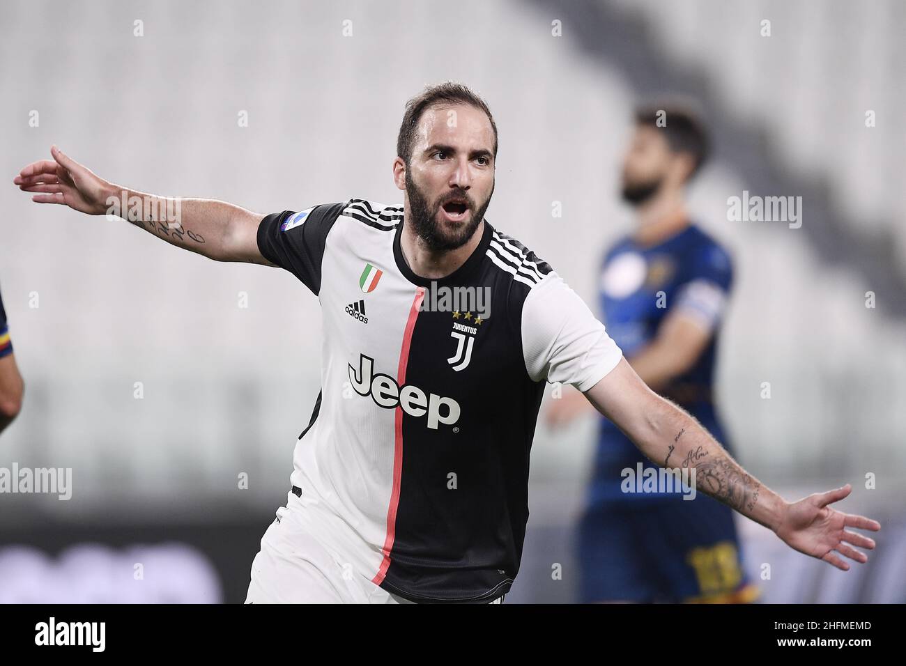 Foto LaPresse - Fabio Ferrari 26 Giugno 2020, Torino, Italia Sport Calcio Juventus FC vs Lecce - Campionato di calcio Serie A TIM 2019/2020 - Stadio Allianz. Nella foto:Gonzalo Higuain (Juventus F.C.); esulta dopo rete 3-0 26 giugno 2020 Torino, Italia sport soccer Juventus FC vs Lecce - Campionato Italiano di Calcio a TIM 2019/2020 - Stadio Allianz. Nella foto:Gonzalo Higuain (Juventus F.C.); festeggia dopo il gol 3-0 Foto Stock