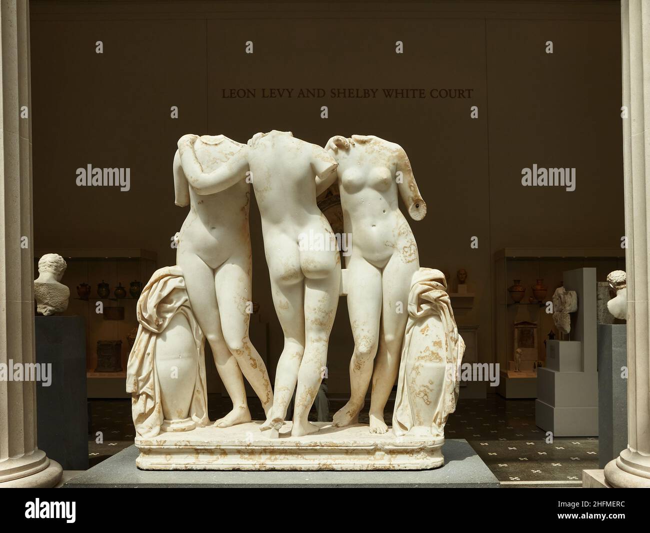 Leon Levy e Shelby White Court, il pezzo centrale delle gallerie romane e greche al Metropolitan Museum con le famose tre grazie. Foto Stock