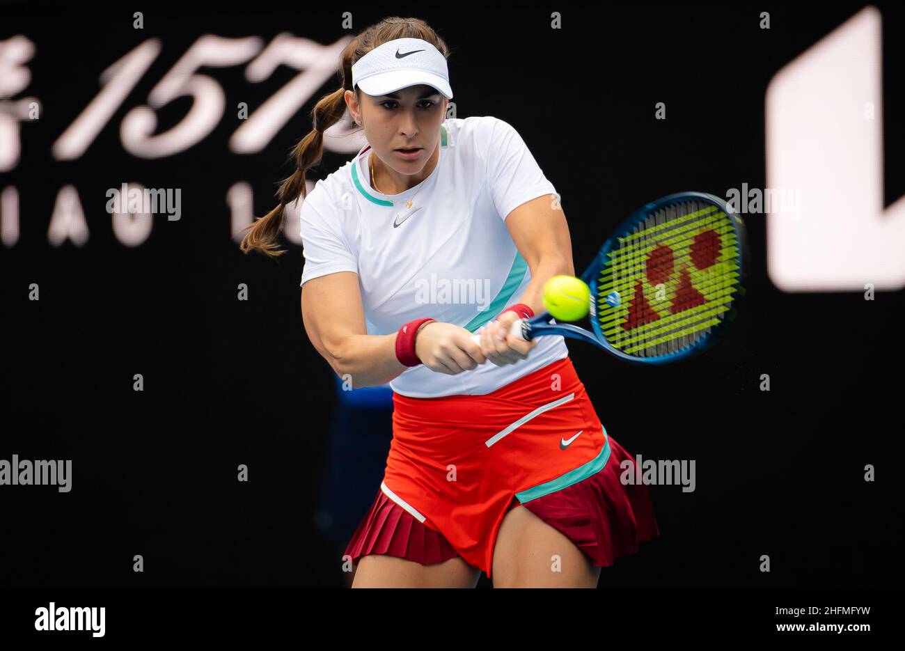 Belinda Bencic della Svizzera in azione contro Kristina Mladenovic della Francia durante il primo round del torneo di tennis 2022 Australian Open, WTA Grand Slam il 17 gennaio 2022 al Melbourne Park di Melbourne, Australia - Foto: Rob Prange/DPPI/LiveMedia Foto Stock