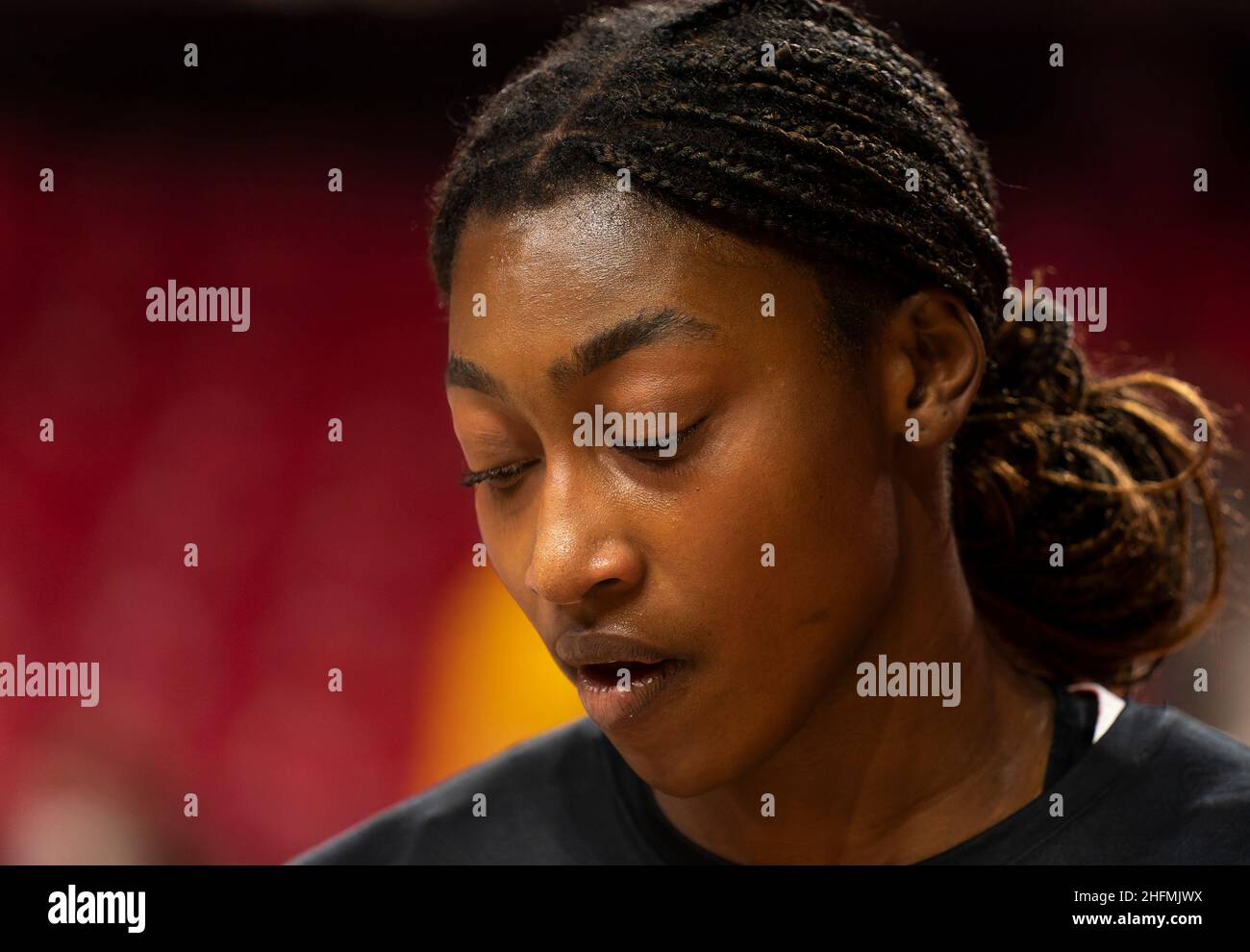 COLLEGE PARK, MD - GENNAIO 16: Maryland Terrapins Guard Diamond Miller (1) prima di una partita di basket femminile Big10 tra i Maryland Terrapins e t Foto Stock