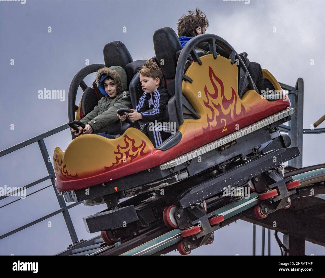 CWOA Chessington World of Adventure, parco a tema e zoo Londra Inghilterra GB UK Tiger Falls Dragons Fury Vampire e molto altro ancora Foto Stock