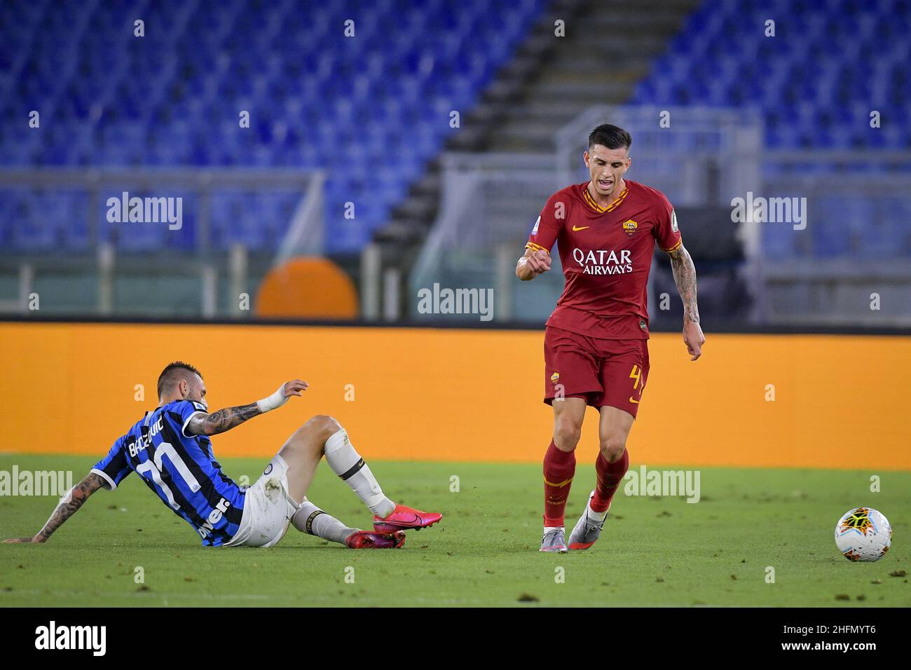 Fabio Rossi/AS Roma/LaPresse 19/07/2020 Roma (Italia) Sport Soccer Roma-Inter Campionato Italiano Calcio Serie A Tim 2019/2020 - Stadio Olimpico nella foto: Roger Ibanez, Marcelo Brozovic Foto Stock