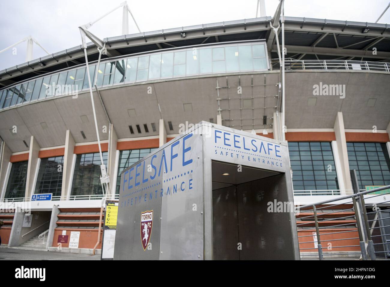 Marco Alpozzi/LaPresse 22 luglio 2020 Torino, Italia sport soccer Torino Vs Hellas Verona - Campionato Italiano di Calcio Lega A TIM 2019/2020 - Stadio Olimpico Grande Torino nella foto: Lo Stadio Olimpico Grande Torino è la prima Serie A ad installare e testare il nuovo ‘Feel Safe’ Sistema, a partire da stasera con Torino-Verona, per il mondo post-COVID. Foto Stock