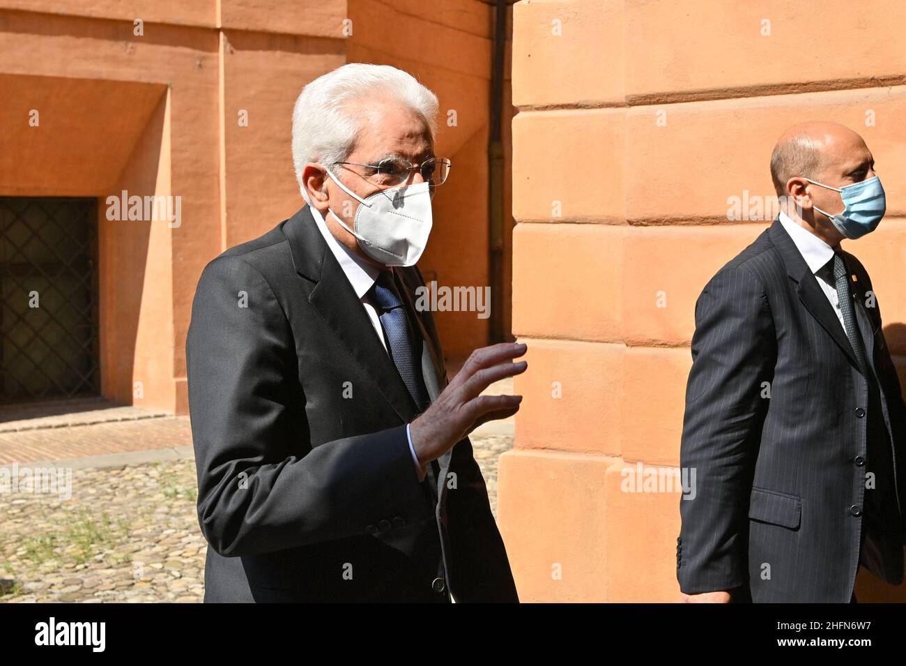 Massimo Paolone/LaPresse 30 luglio 2020 Bologna, Italia News Visita alla città di Bologna del Presidente della Repubblica Sergio Mattarella - nella Stazione Centrale il Presidente incontra i familiari delle vittime del massacro di Bologna nella foto: Sergio Mattarella Foto Stock