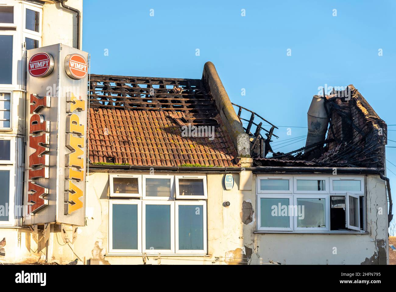 Burned out Wimpy ristorante sulla Marine Parade a Southend on Sea, Essex, Regno Unito. Segnalato come arson. Foto Stock