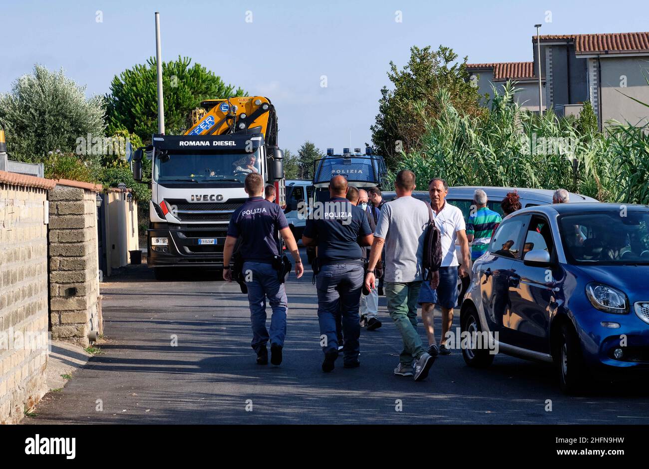 Mauro Scrobogna /LaPresse 03 agosto 2020&#xa0; Acilia (Roma), Italia Notizie protesta contro 5G nella foto: La guarnigione di residenti in Acilia in Vicolo dei Monti di San Paolo mobilitato per paura di installare un'antenna 5G a pochi metri dalle loro case Foto Stock