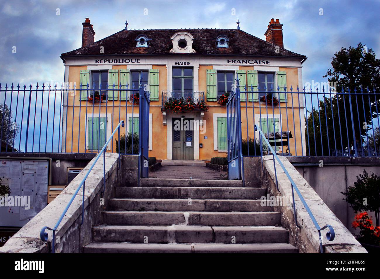 Il Municipio (Saint Amand en Puisaye in Borgogna, Francia) Foto Stock