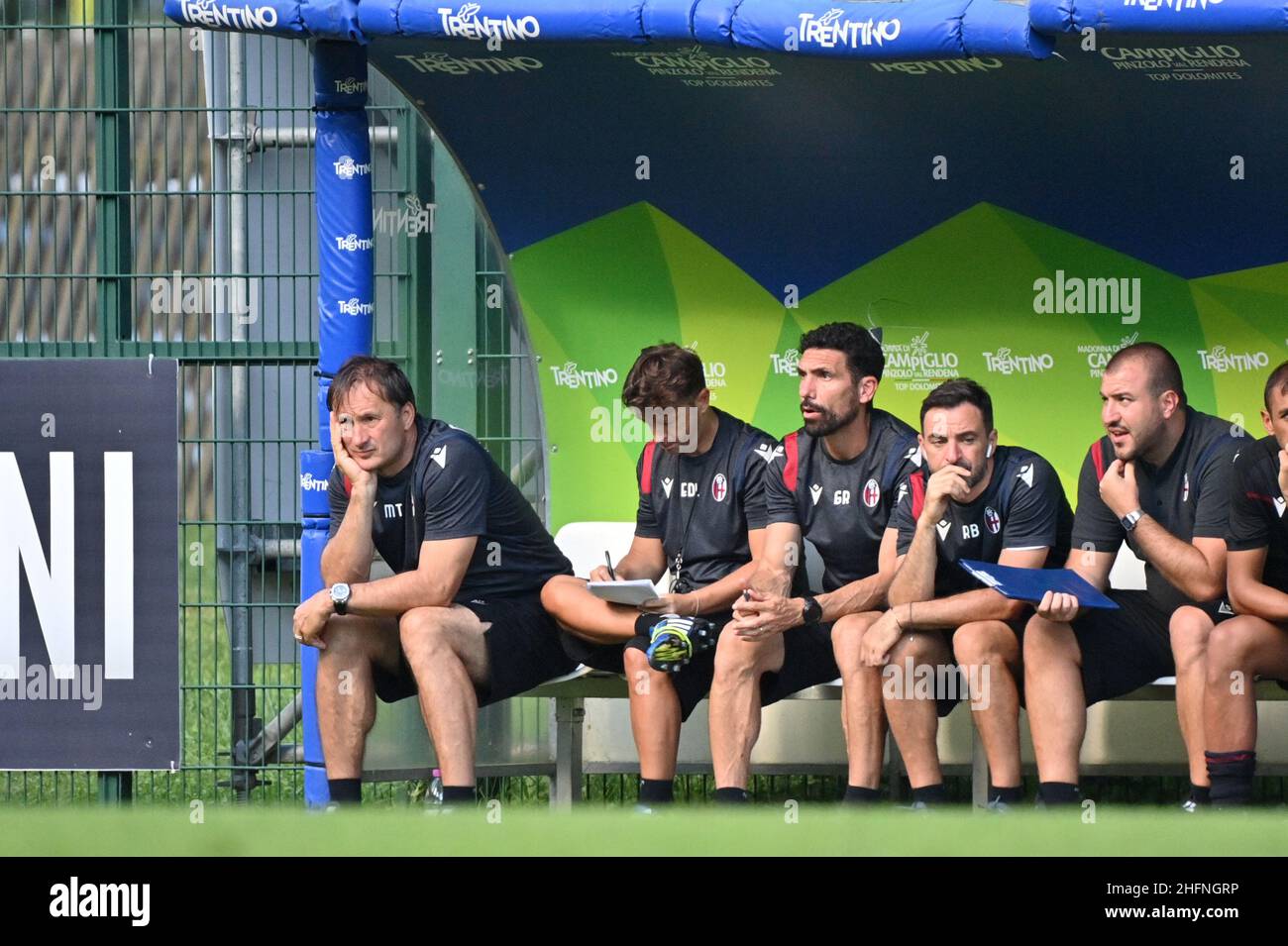 Massimo Paolone/LaPresse 5 settembre 2020 Pinzolo (Tn), Italia sport soccer Bologna vs Feralpisalo - campo di allenamento pre-stagione - incontro amichevole - stadio Pinzolo nella foto: Miroslav Tanjga (Bologna F.C.), Emilio De Leo (Bologna F.C.), Diego Gabriel Raimondi (Bologna F.C.) Foto Stock