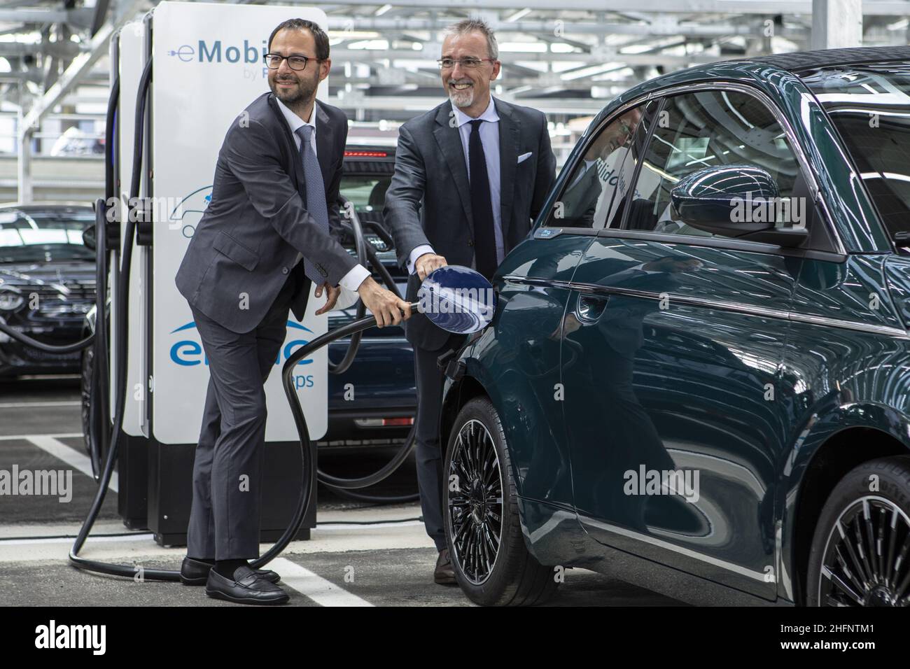 LaPresse/Andrea Alfano 14 settembre 2020 Torino (Italia) Automobile FCA Vehicle-to-Grid nella foto: Stefano Pateranelli Ministro sviluppo economico e Pietro Gorlier COO FCA Foto Stock