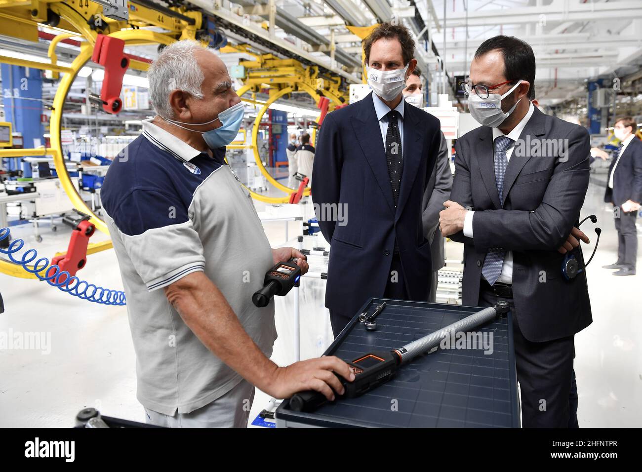 LaPresse/Nicol&#xf2; campo 14 settembre 2020 Torino (Italia) progetto sperimentale FCA V2G Visita allo stabilimento Mirafiori nella foto: John Elkann, Stefano Pateranelli Foto Stock