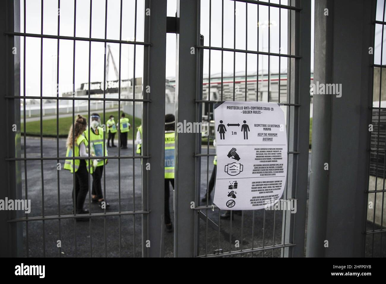 Marco Alpozzi/LaPresse 20 settembre 2020 Torino, Italia sport soccer Juventus Vs Sampdoria - Campionato Italiano Calcio League A TIM 2020/2021 - Stadio Allianz nella foto: Ingresso tifosi Foto Stock