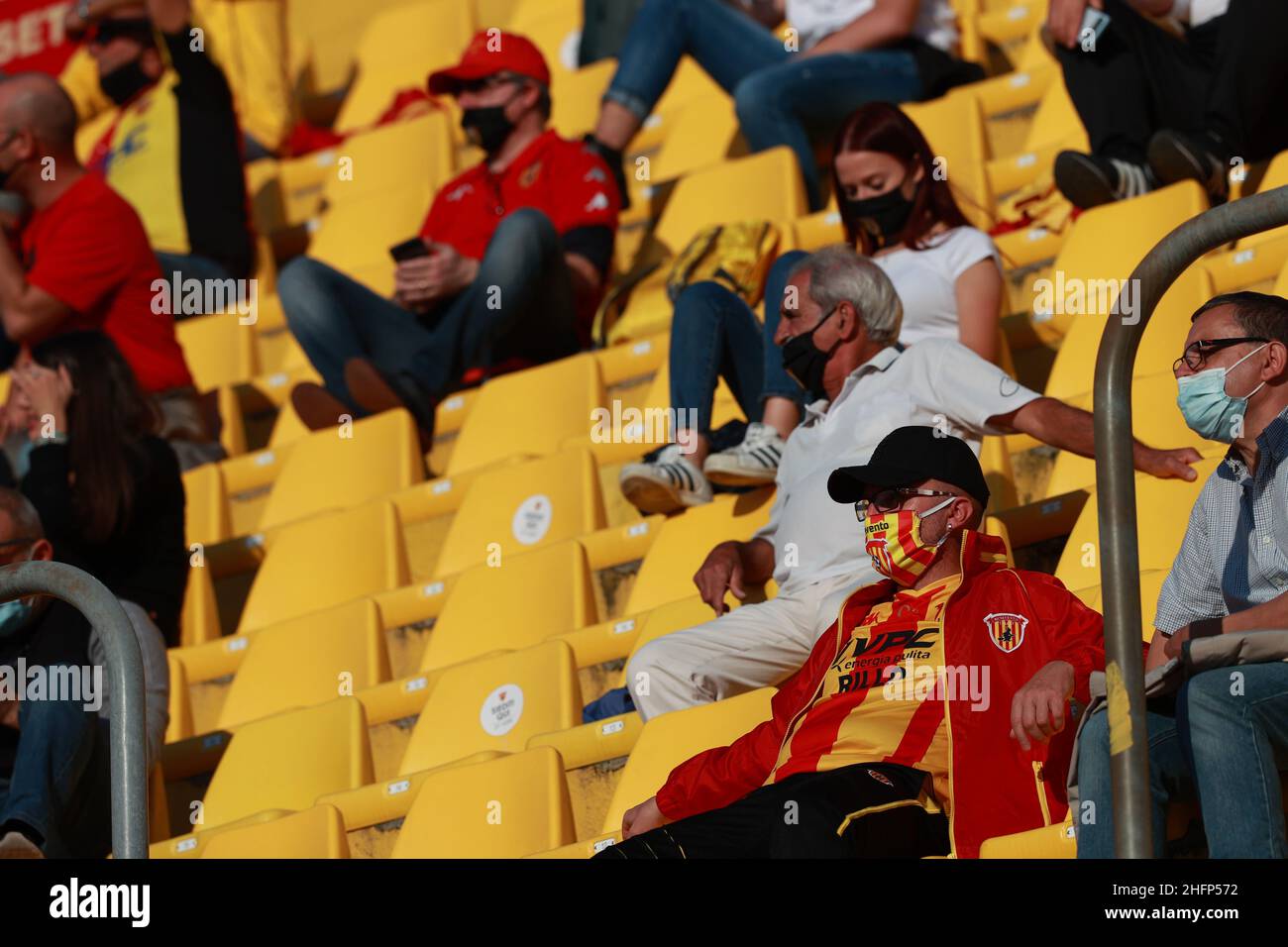 Alessandro Garofalo/LaPresse 30 settembre 2020 Benevento, Italia sport soccer Benevento vs Inter - Campionato Italiano Calcio League A TIM 2020/2021 - Stadio Ciro Vigorito. Nella foto: Sostenitori di Benevento Foto Stock