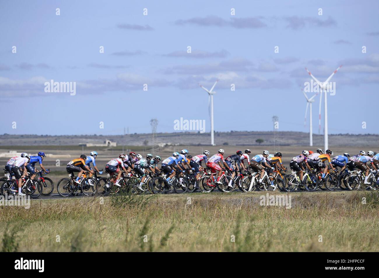 Fabio Ferrari/LaPresse 09 ottobre 2020 Italia Sport Cycling giro d'Italia 2020 - edizione 103th - Stage 7 - da Matera a Brindisi nella foto: Gruppo durante la gara Foto Stock