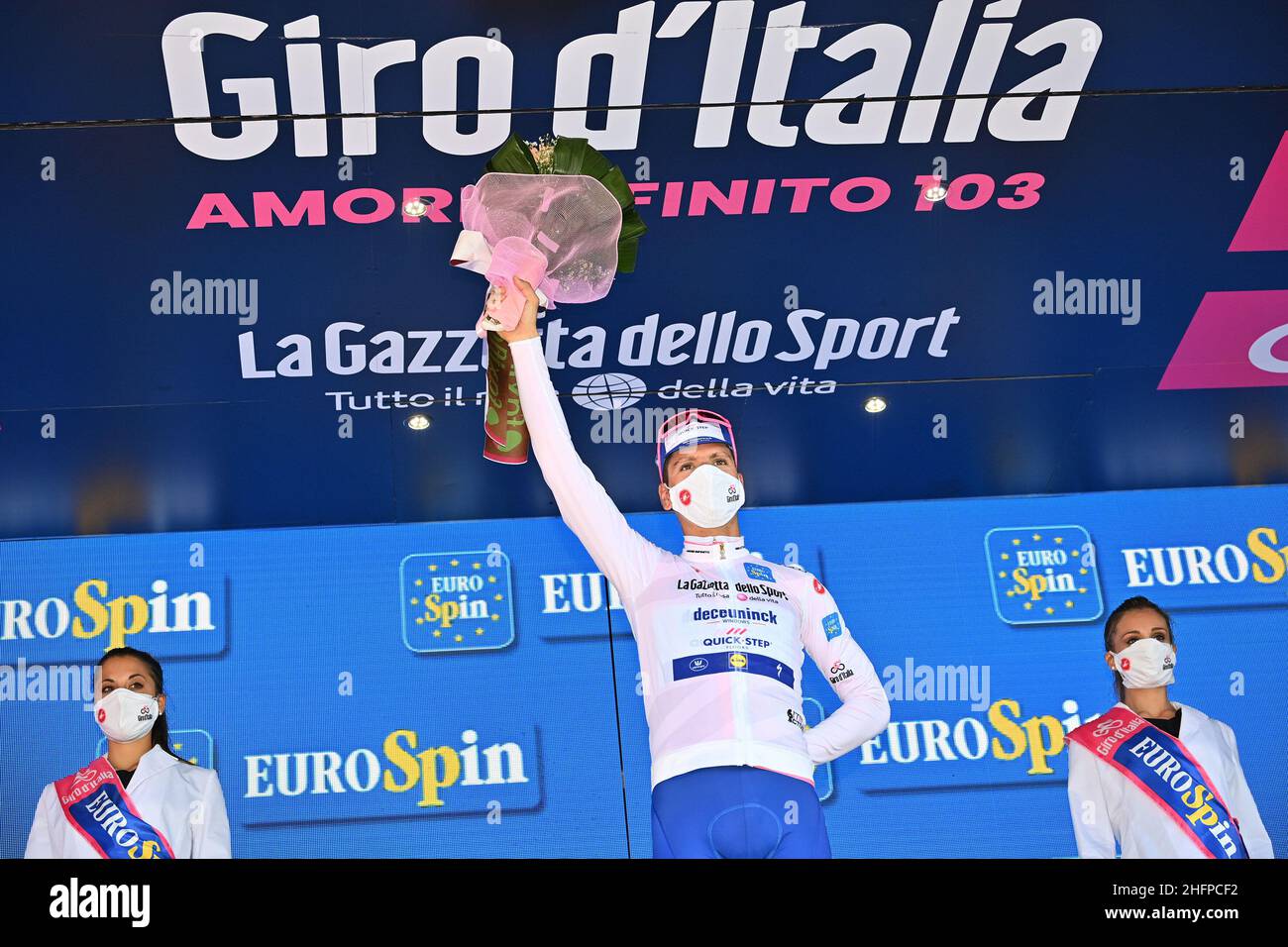 Massimo Paolone/LaPresse 09 ottobre 2020 Italia Sport Cycling giro d'Italia 2020 - edizione 103th - Stage 7 - da Matera a Brindisi nella foto: ALMEIDA Joao, maglia rosa Foto Stock