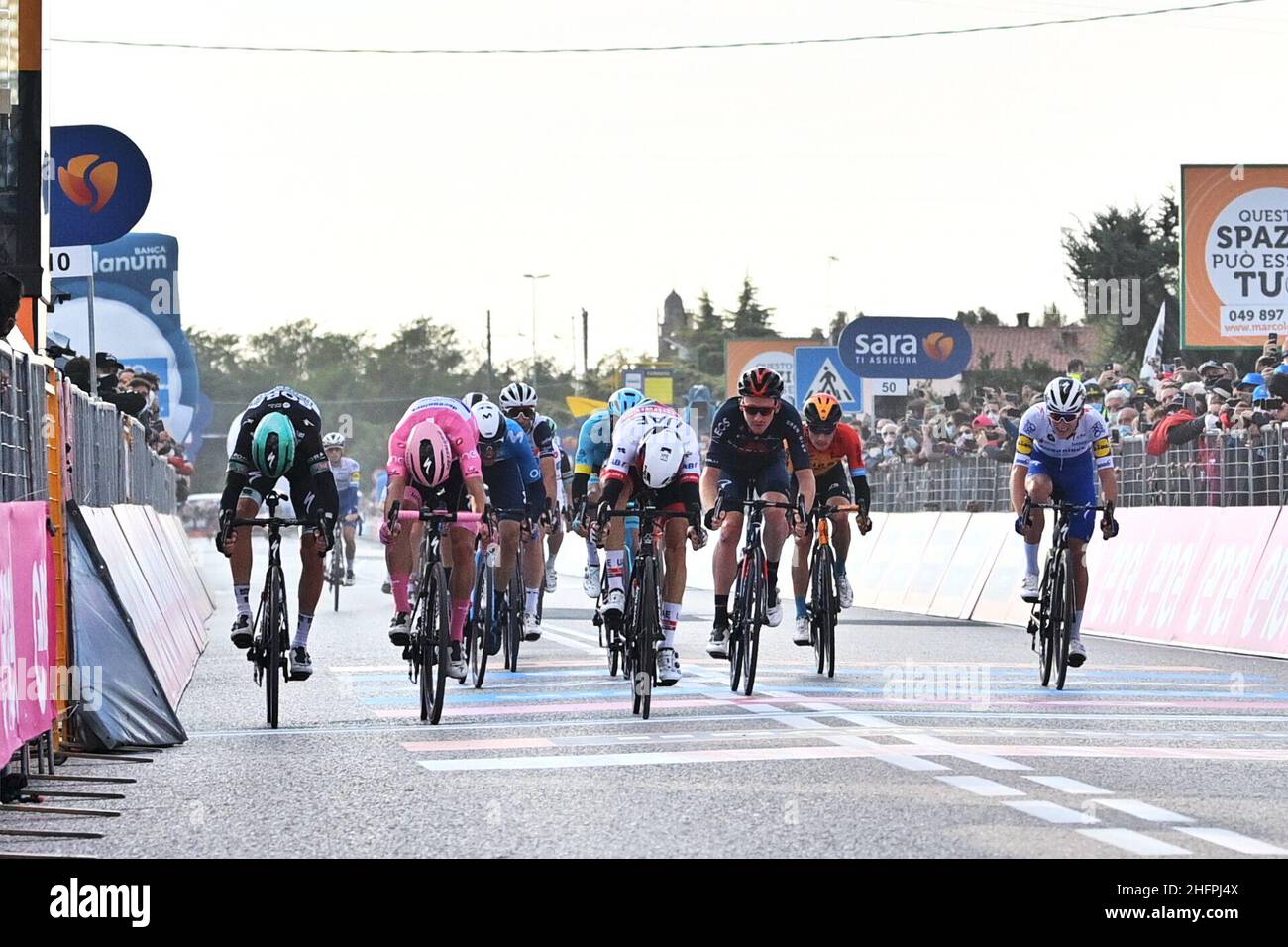 Massimo Paolone/LaPresse 16 ottobre 2020 Italia Sport Cycling giro d'Italia 2020 - edizione 103th - Stage 13 - da Cervia a Monselice nella foto: Durante la gara Foto Stock