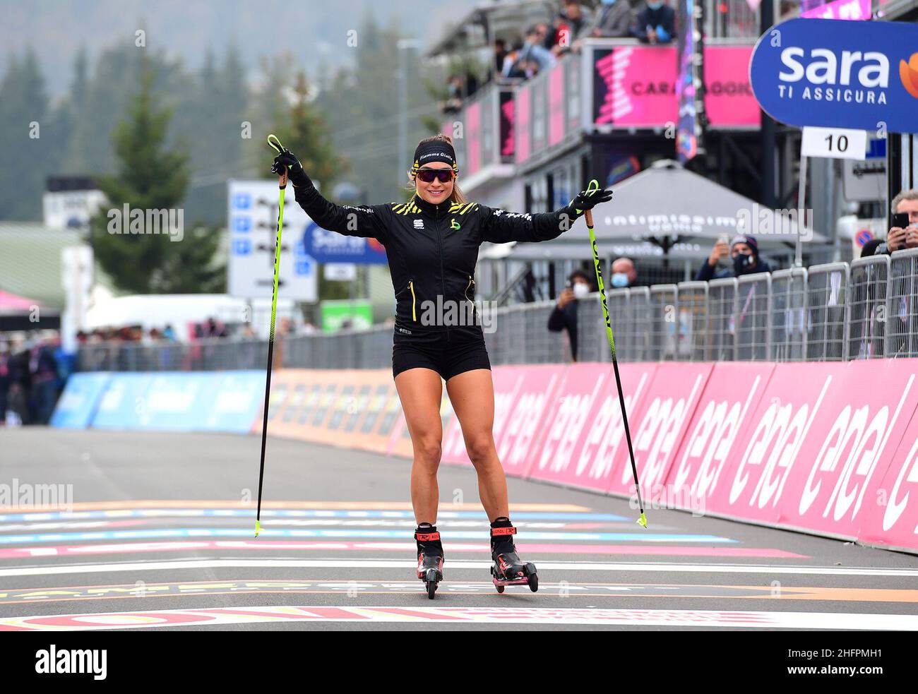 Jennifer Lorenzini/LaPresse 18 ottobre 2020 Italia Sport Cycling giro d'Italia 2020 - edizione 103th - Stage 15 - da Air base Rivolto a Piancavallo nella foto: Dorothea Wierer Foto Stock