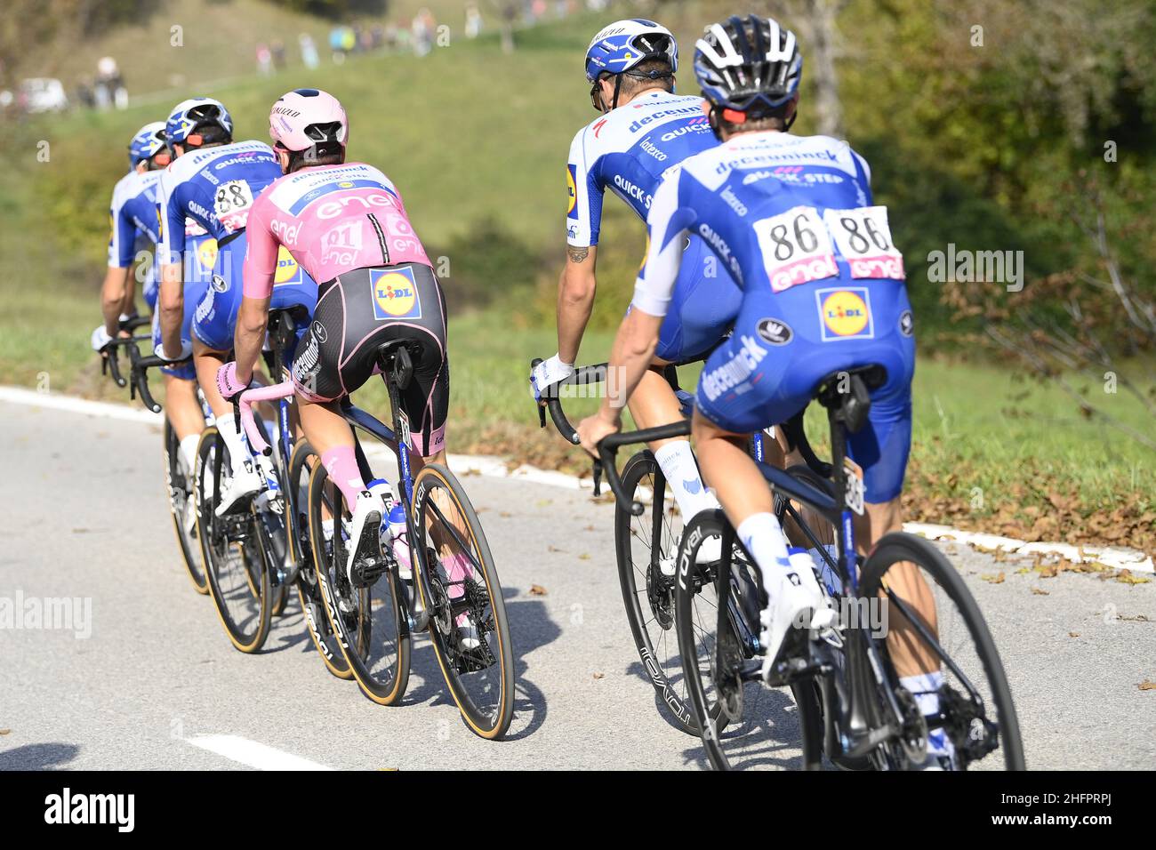 Fabio Ferrari/LaPresse 21 ottobre 2020 Italia Sport Cycling giro d'Italia 2020 - edizione 103th - Stage 17 - da Bassano del Grappa a Madonna di Campiglio nella foto: Durante la gara.ALMEIDA Jo&#XE3;o( por )DECEUNINCK - QUICK - STEP Foto Stock