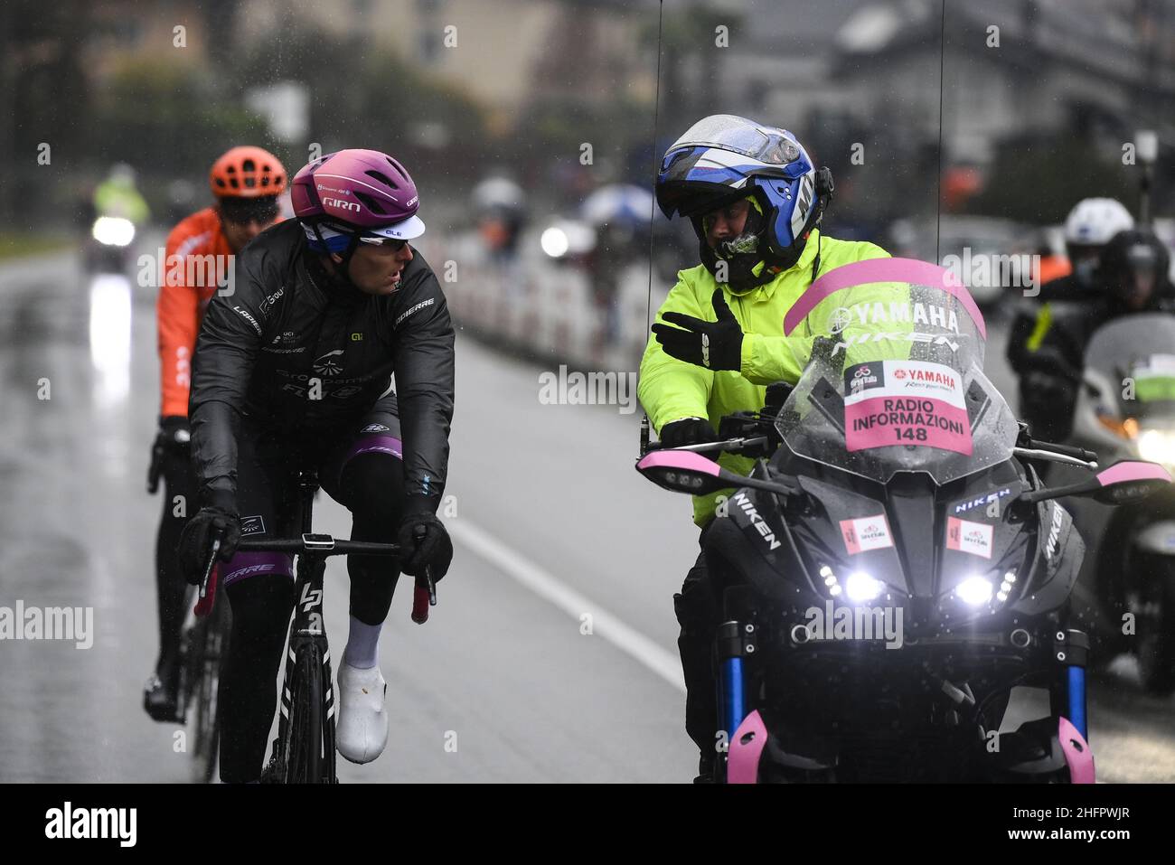 Fabio Ferrari/LaPresse 23 ottobre 2020 Italia Sport Cycling giro d'Italia 2020 - edizione 103th - Stage 19 - da Morbegno ad Asti nella foto: Durinig la gara. Foto Stock