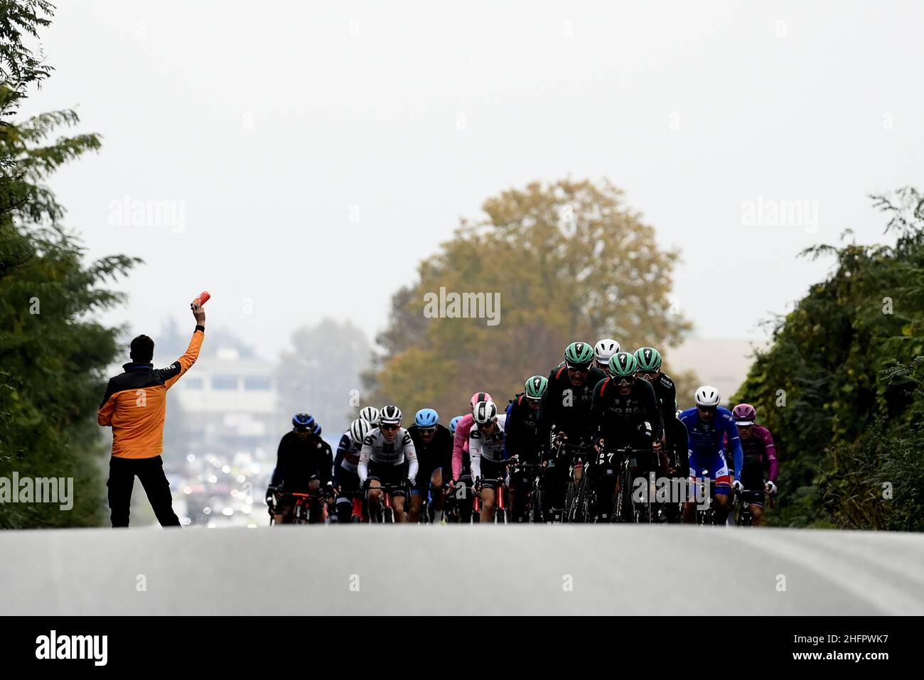 Fabio Ferrari/LaPresse 23 ottobre 2020 Italia Sport Cycling giro d'Italia 2020 - edizione 103th - Stage 19 - da Morbegno ad Asti nella foto: Durinig la gara. Foto Stock