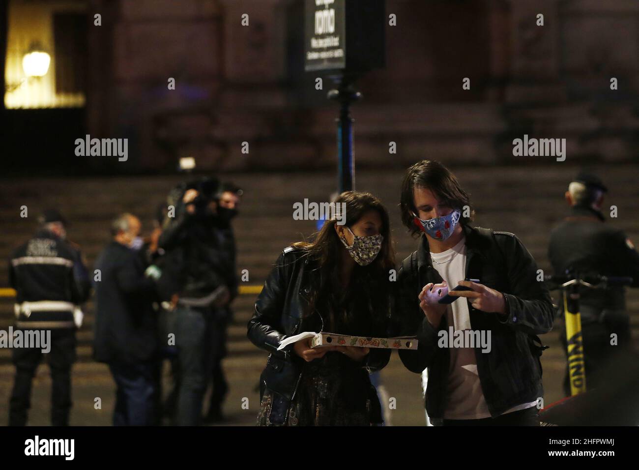 Cecilia Fabiano/LaPresse Ottobre 22 , 2020 Roma News : Piazza Trilussa chiusa in ordine del coprifuoco nel Pic :gente che lascia le strade vuote Foto Stock