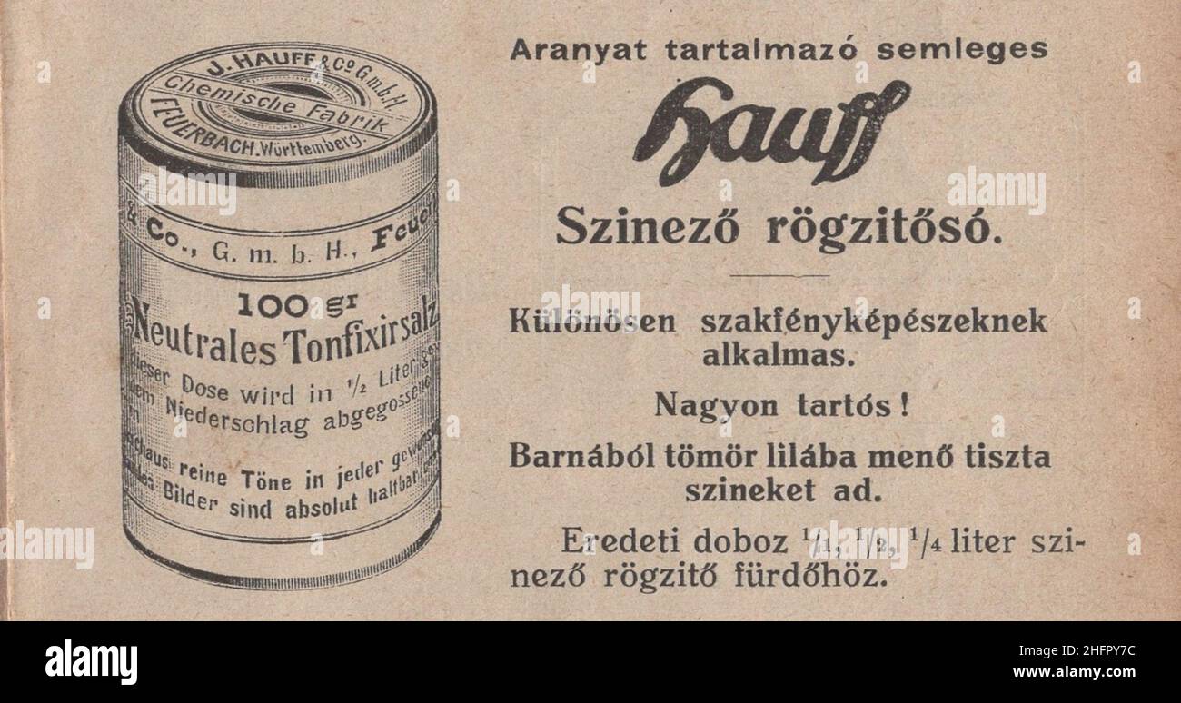 Libro di fotografia antica e rara in lingua ungherese ' Kézikönyv J. Hauff & Co, GmbH Felierbach Württemberg. Fotócikkeinek használatához. Második kiadás.' Questo marchio e catalogo è dal 1910s come Austro-Ungarico korona la valuta. Tutti i prodotti sono realizzati dalla Hauff e che è promosso qui in questo libro con descrizione e ricetta!. Alcuni di loro riccamente illustrati. Aranyat tartalmazó semleges Szinező rögzitősó. / sale di fissaggio colorante neutro contenente oro. Autorizzazioni-diritti-aggiuntivi-non disponibili Foto Stock