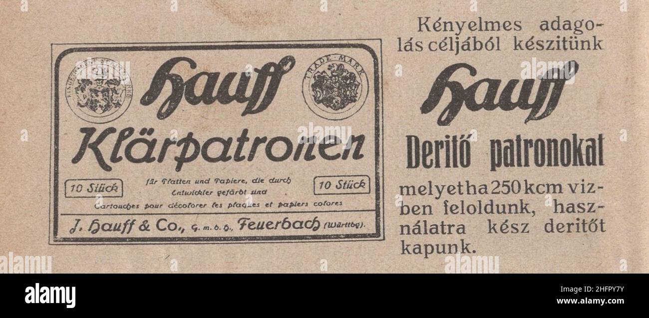 Libro di fotografia antica e rara in lingua ungherese ' Kézikönyv J. Hauff & Co, GmbH Felierbach Württemberg. Fotócikkeinek használatához. Második kiadás.' Questo marchio e catalogo è dal 1910s come Austro-Ungarico korona la valuta. Tutti i prodotti sono realizzati dalla Hauff e che è promosso qui in questo libro con descrizione e ricetta!. Alcuni di loro riccamente illustrati. Derítő Patron használíti utasítással / cartuccia di chiarificazione con istruzioni per l'uso. Autorizzazioni-diritti-aggiuntivi-non disponibili Foto Stock