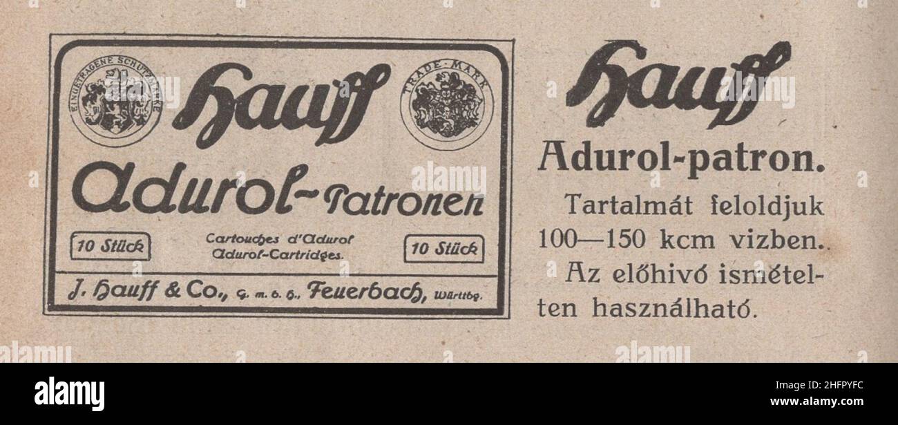 Libro di fotografia antica e rara in lingua ungherese ' Kézikönyv J. Hauff & Co, GmbH Felierbach Württemberg. Fotócikkeinek használatához. Második kiadás.' Questo marchio e catalogo è dal 1910s come Austro-Ungarico korona la valuta. Tutti i prodotti sono realizzati dalla Hauff e che è promosso qui in questo libro con descrizione e ricetta!. Alcuni di loro riccamente illustrati. Cartuccia használíti utasítással/Adurol Patron con istruzioni per l'uso ulteriori diritti-autorizzazioni-non disponibile Foto Stock