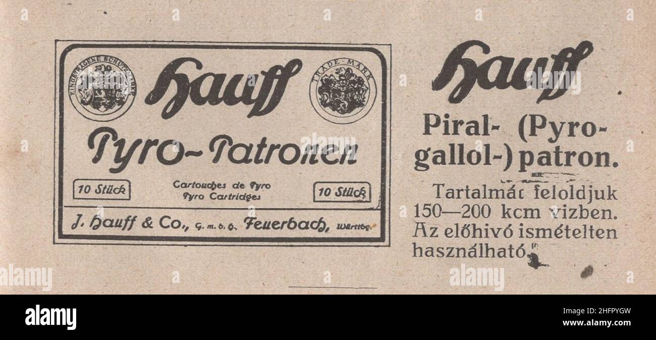 Libro di fotografia antica e rara in lingua ungherese ' Kézikönyv J. Hauff & Co, GmbH Felierbach Württemberg. Fotócikkeinek használatához. Második kiadás.' Questo marchio e catalogo è dal 1910s come Austro-Ungarico korona la valuta. Tutti i prodotti sono realizzati dalla Hauff e che è promosso qui in questo libro con descrizione e ricetta!. Alcuni di loro riccamente illustrato.piral ( pirogallolo) patron használíti utasítással / piral ( pirogallolo) cartuccia con le istruzioni per l'uso ulteriori diritti-autorizzazioni-non disponibile Foto Stock