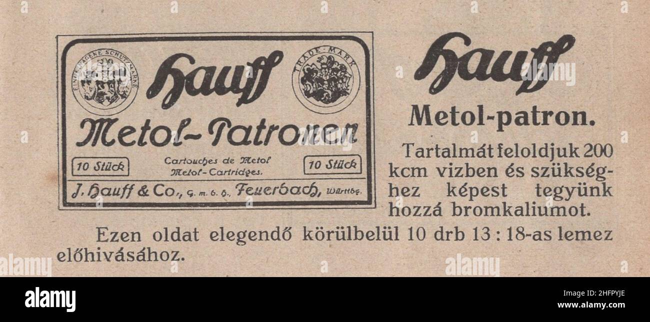 Libro di fotografia antica e rara in lingua ungherese ' Kézikönyv J. Hauff & Co, GmbH Felierbach Württemberg. Fotócikkeinek használatához. Második kiadás.' Questo marchio e catalogo è dal 1910s come Austro-Ungarico korona la valuta. Tutti i prodotti sono realizzati dalla Hauff e che è promosso qui in questo libro con descrizione e ricetta!. Alcuni di loro riccamente illustrati. Cartuccia Metol Patron használíti utasítással / Metol con istruzioni per l'uso ulteriori diritti-autorizzazioni-non disponibile Foto Stock