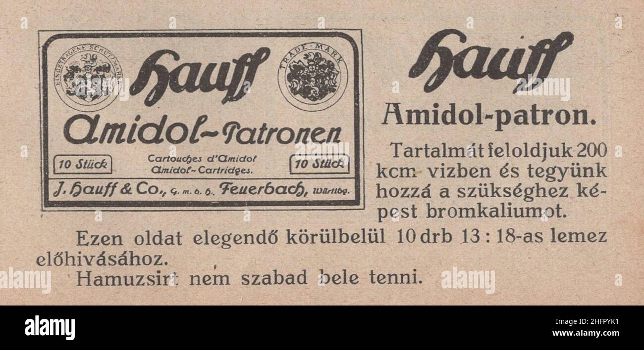 Libro di fotografia antica e rara in lingua ungherese ' Kézikönyv J. Hauff & Co, GmbH Felierbach Württemberg. Fotócikkeinek használatához. Második kiadás.' Questo marchio e catalogo è dal 1910s come Austro-Ungarico korona la valuta. Tutti i prodotti sono realizzati dalla Hauff e che è promosso qui in questo libro con descrizione e ricetta!. Alcuni di loro riccamente illustrati. Cartuccia Amidol Patron használíti utasítással /Amidol con istruzioni per l'uso ulteriori diritti-autorizzazioni-non disponibile Foto Stock