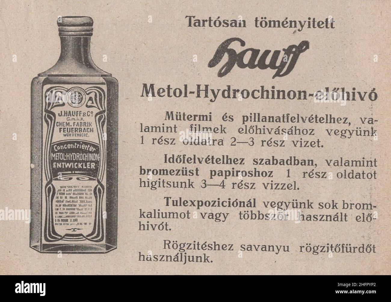 Libro di fotografia antica e rara in lingua ungherese ' Kézikönyv J. Hauff & Co, GmbH Felierbach Württemberg. Fotócikkeinek használatához. Második kiadás.' Questo marchio e catalogo è dal 1910s come Austro-Ungarico korona la valuta. Tutti i prodotti sono realizzati dalla Hauff e che è promosso qui in questo libro con descrizione e ricetta!. Alcuni di loro riccamente illustrati. Tartósan töményített Metol-Hydrochinon előhívó / sviluppatore metol-idrochinone concentrato in modo permanente. Autorizzazioni-diritti-aggiuntivi-non disponibili Foto Stock