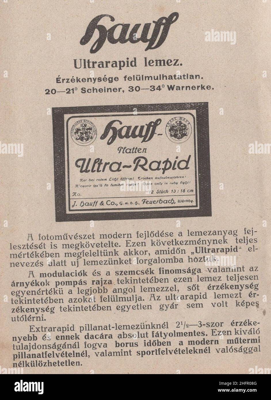 Libro di fotografia antica e rara in lingua ungherese ' Kézikönyv J. Hauff & Co, GmbH Felierbach Württemberg. Fotócikkeinek használatához. Második kiadás.' Questo marchio e catalogo è dal 1910s come Austro-Ungarico korona la valuta. Tutti i prodotti sono realizzati dalla Hauff e che è promosso qui in questo libro con descrizione e ricetta!. Alcuni di loro riccamente illustrati. Ultra-Rapid lemez érzékenysége felülmulhatlan / la sensibilità della piastra ultra-rapida è insuperabile. Autorizzazioni-diritti-aggiuntivi-non disponibili Foto Stock
