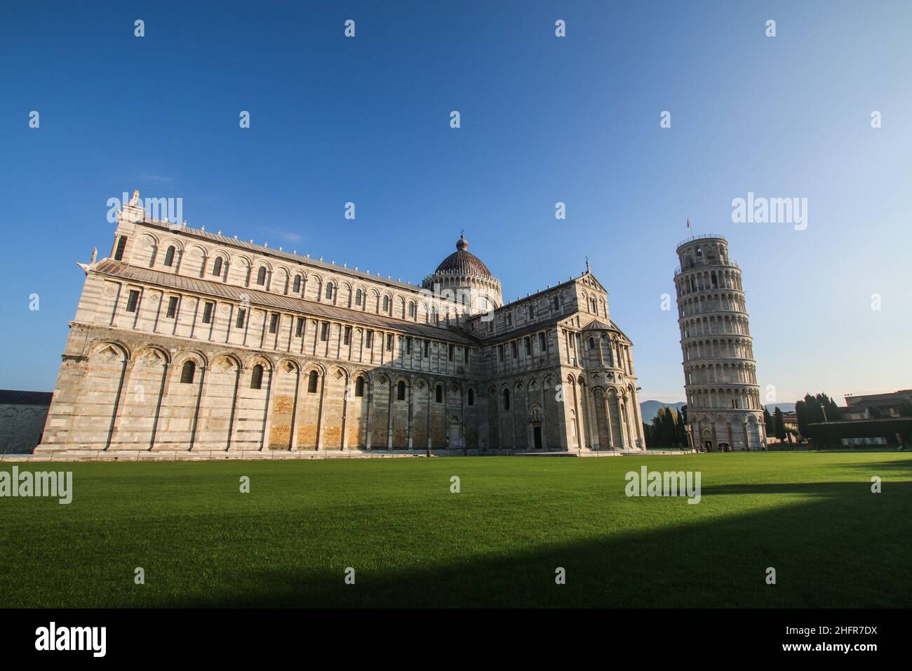 Foto Iacopo Giannini. - LaPresse06-11- 2020 Pisa Cronacaprimo soggiorno di entrata in vigore del dpcm che sancisce il Lockdown, inserendo la toscana nella zona gialla, da oggi chiusi i musei e le mostre, a Pisa chiusa anche la Torre di Pisa e Piazza dei MiracoliNella Foto: Piazza dei Miracoli con la Torre di PisaPhoto Iacopo Giannini. - LaPresseNovembre 06, 2020 Pisa News Virus Outbreak, per le nuove mostre DPCM e musei chiusi a Pisa nella foto : Piazza di Miracoli e con la Torre di Pisa Foto Stock