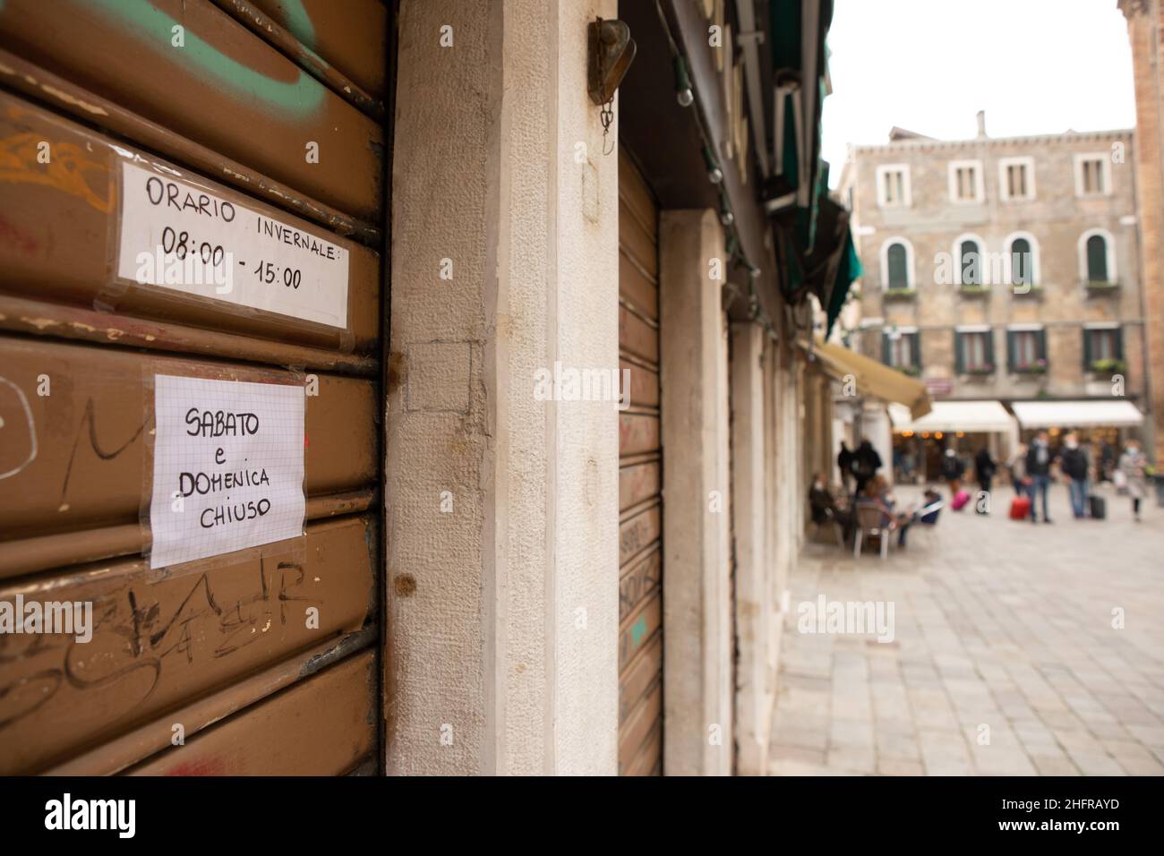Foto Filippo Ciappi/LaPressecronaca14-11-2020 Venezia Coronavirus, Crisi economica nella cità di Venezia a causa della pandemiaNella Foto attività commerciali chiusePhoto Filippo Ciappi/LaPresseNews 14 novembre 2020 Venezia Italia la crisi dovuta alla pandemia del covid-19 ha portato alla chiusura di molte attività commerciali a Venezia. Venezia, 14 novembre 2020. Foto Stock
