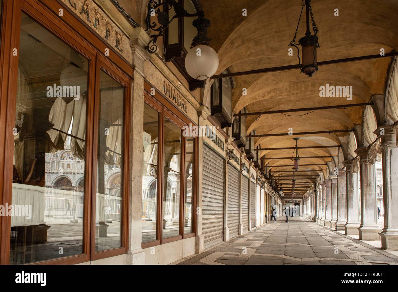 Foto Filippo Ciappi/LaPressecronaca14-11-2020 Venezia Coronavirus, Crisi economica nella cità di Venezia a causa della pandemiaNella Foto attività commerciali chiusePhoto Filippo Ciappi/LaPresseNews 14 novembre 2020 Venezia Italia la crisi dovuta alla pandemia del covid-19 ha portato alla chiusura di molte attività commerciali a Venezia. Venezia, 14 novembre 2020. Foto Stock