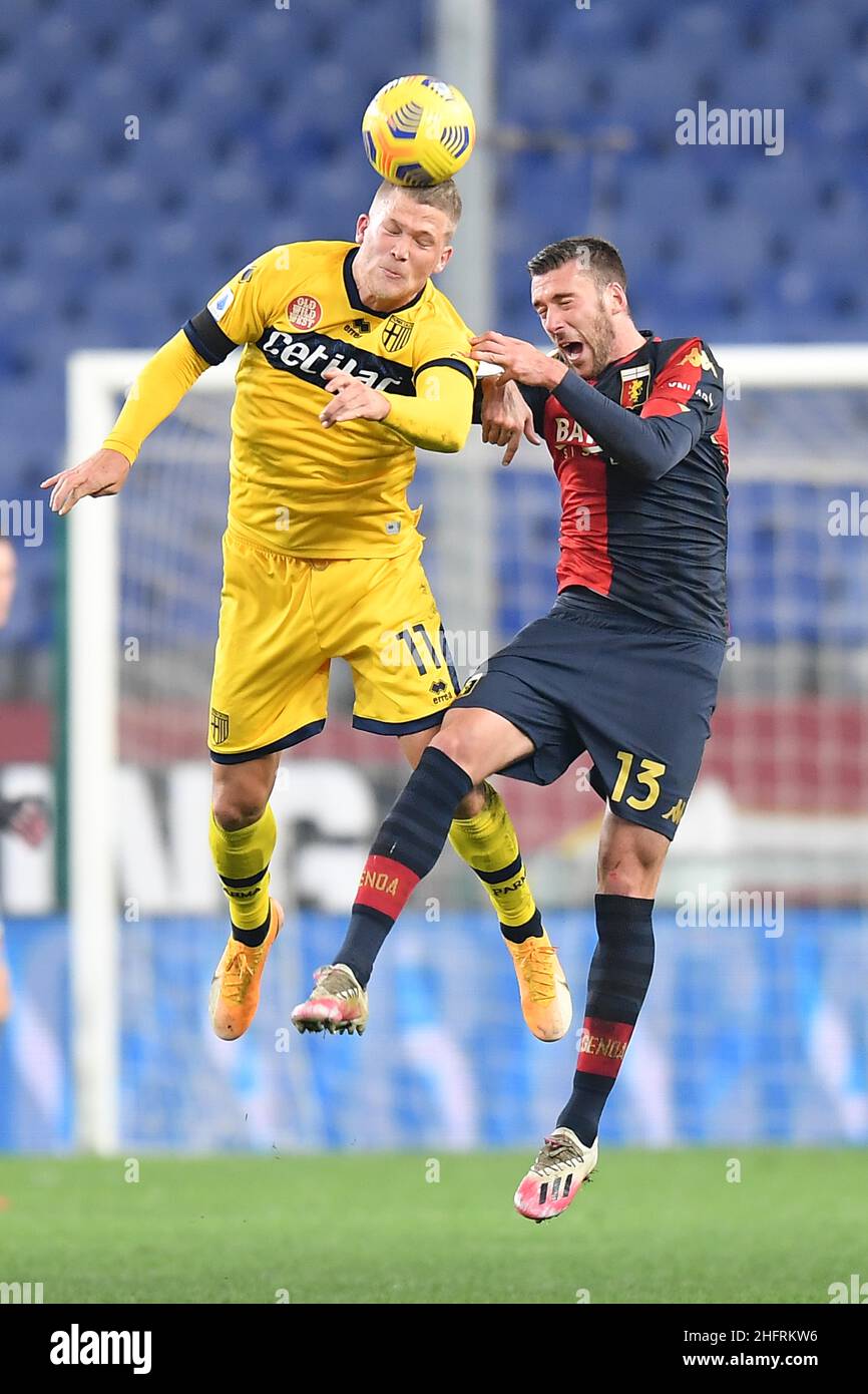 LaPresse - Tano Pecoraro 30 Novembre 2020 Città Genova - (Italia) Sport Calcio Genova vs Parma Campionato Italiano di Calcio Lega A TIM 2020/2021 - Stadio "Luigi Ferraris" nella foto: Mattia Bani, Andreas Cornelius Foto Stock