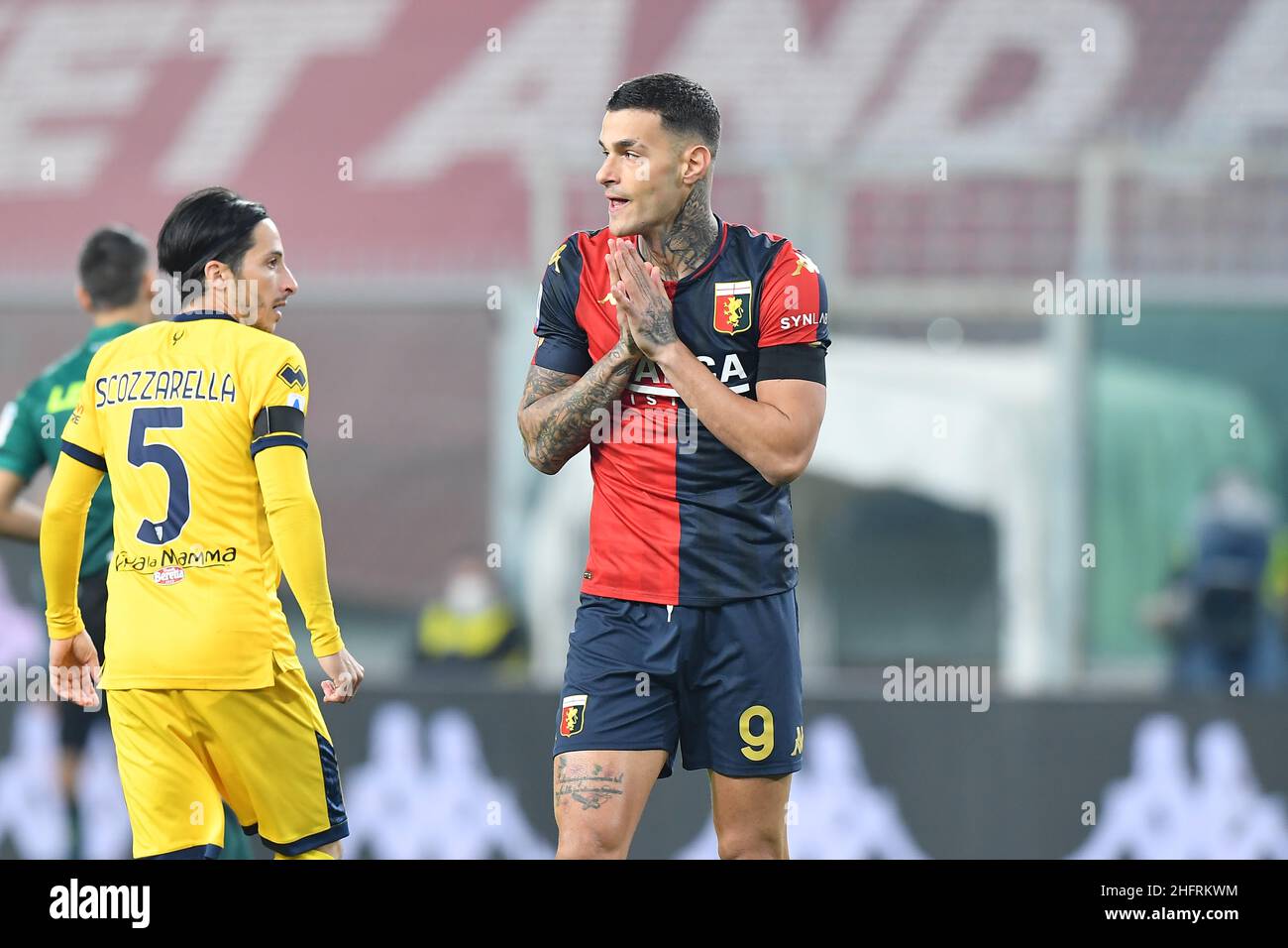 LaPresse - Tano Pecoraro 30 Novembre 2020 Città Genova - (Italia) Sport Calcio Genova vs Parma Campionato Italiano di Calcio Lega A TIM 2020/2021 - Stadio "Luigi Ferraris" nella foto: Gianluca Scamacca Foto Stock